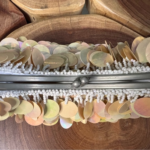 Vintage, iridescent sequin and pearl clutch. - Picture 4 of 11